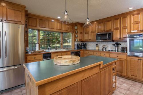 Four-Bedroom House in Ludlow, USA