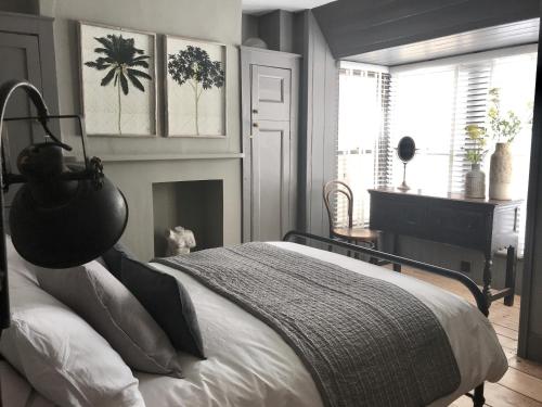 Stunning seaside cottage seconds from beach by Whitstable-Holidays, Fig Cottage Stunning seaside cottage seconds from beach by Whitstable-Holidays, Fig Cottage