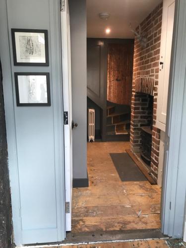 Stunning seaside cottage seconds from beach by Whitstable-Holidays, Fig Cottage Stunning seaside cottage seconds from beach by Whitstable-Holidays, Fig Cottage