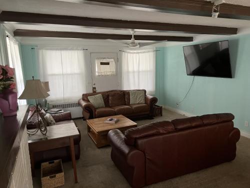Historic Beach Side Getaway - Pet friendly, WiFi cottage in Norfolk, USA