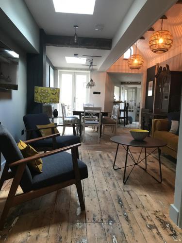 Stunning seaside cottage seconds from beach by Whitstable-Holidays, Fig Cottage Stunning seaside cottage seconds from beach by Whitstable-Holidays, Fig Cottage