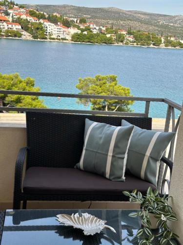 Luxury Old Town Apartment with Sea View, Rogoznica (photo 9)