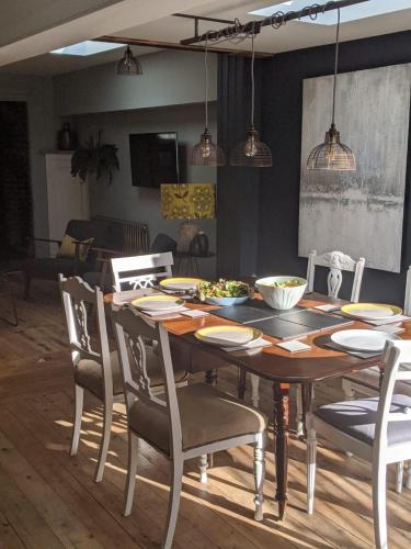 Stunning seaside cottage seconds from beach by Whitstable-Holidays, Fig Cottage Stunning seaside cottage seconds from beach by Whitstable-Holidays, Fig Cottage