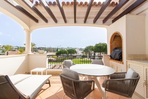 One-Bedroom Apartment with Partial Sea View