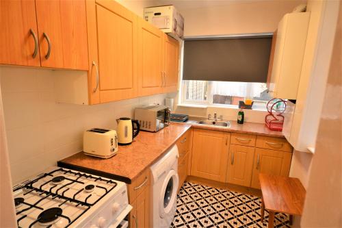 Lovely 3 Bedroom House near Barking Station