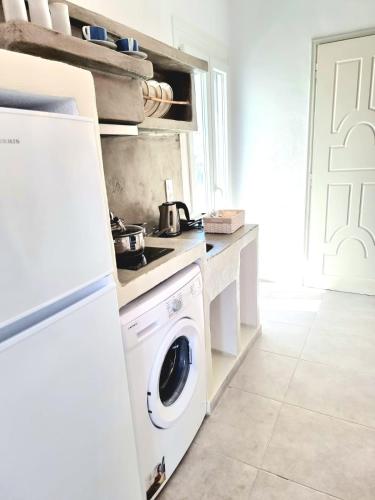 Kitchen, Joannes Vacation Rooms in Milos Island