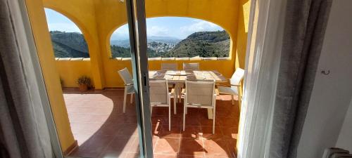 Casa Esme Cumbre del Sol - spacious 3Bed 2Bathroom apartment with fantastic Views and Pool