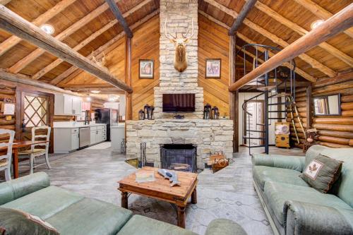 Secluded Beaver Lake Cabin with Private Dock! in Garfield, USA