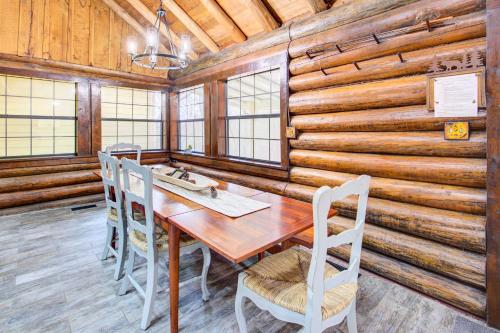 Secluded Beaver Lake Cabin with Private Dock! in Garfield, USA