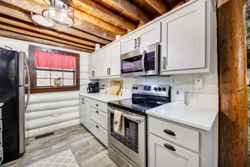 Secluded Beaver Lake Cabin with Private Dock! in Garfield, USA