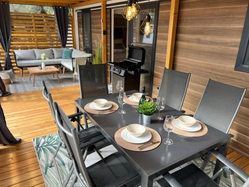 2 bedrooms, 4 beds