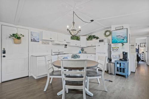 Pet-Friendly Lake Dallas Home Near Lewisville Lake in Lake Dallas, USA