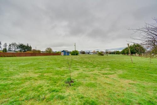 Scenic Family Farmhouse Outside Port Angeles! - image 2