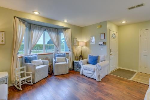Scenic Family Farmhouse Outside Port Angeles! - image 6