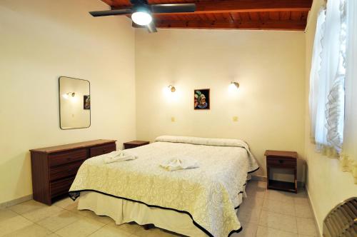 Double Room image 4