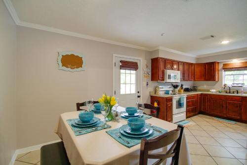 Charming Family Cottage Near Pass Christian Beach! in Pass Christian, USA