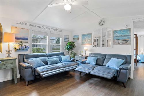 Near Water Lake Dallas Home with Furnished Patio! in Лейк-Даллас