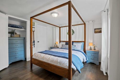 Near Water Lake Dallas Home with Furnished Patio! in Лейк-Даллас