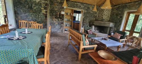 Restaurace, Mutolere Coffee Pot Guest Houses in Kisoro