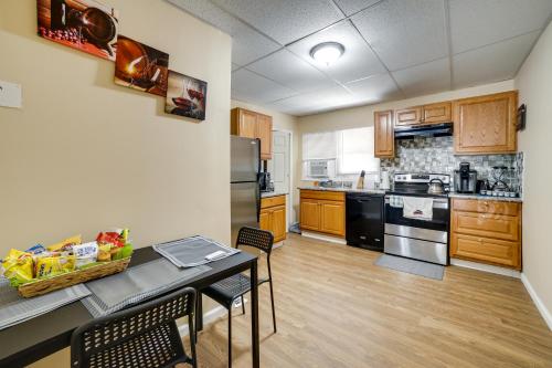 West Oakland Home - 2 Mi to Downtown Pittsburgh! in Pittsburgh, USA