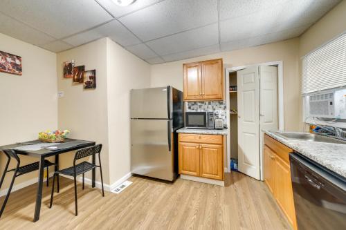 West Oakland Home - 2 Mi to Downtown Pittsburgh! in Pittsburgh, USA