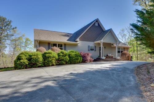 Lakemont Retreat Game Room, Hot Tub, and Mtn Views! in Lakemont, USA