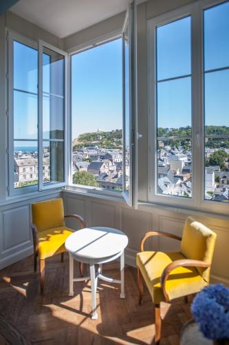 Castel De La Terrasse in Etretat