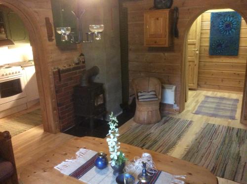 room detail thumbnail 2