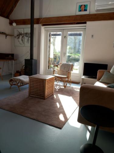  TIJ Tiny house aan het getijdewater in Zierikzee in Zierikzee