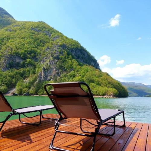 Floating apartments in Srebrenica