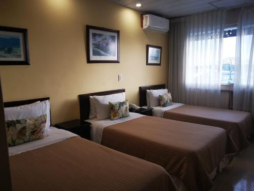 3 twin beds