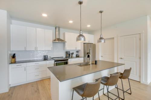 Livingston Condo with Balcony - 2 Mi to Downtown! in Livingston, USA