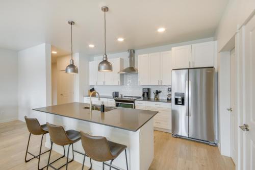 Livingston Condo with Balcony - 2 Mi to Downtown! in Livingston, USA