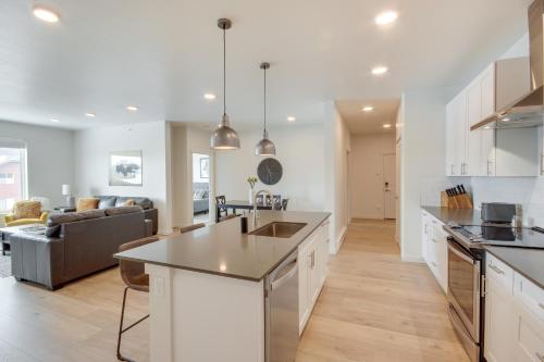 Livingston Condo with Balcony - 2 Mi to Downtown! in Livingston, USA