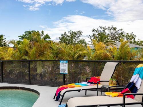 Englewood, Manasota Keys - 2 Bedroom Luxury Villa, Pool, Game room, 6 min to Beaches next to Canal