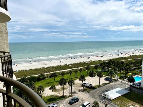 Ocean View Condo on the Beach!