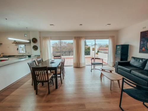 Amplio Departamento con Terraza near Ingeniero Aeronáutico Ambrosio L.V. Taravella International Airport