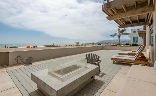 Luxury Modern Designer Beach House on Sand w/ Pool