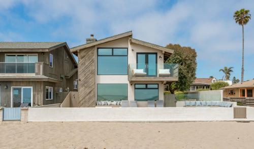 Luxury Modern Designer Beach House on Sand w/ Pool