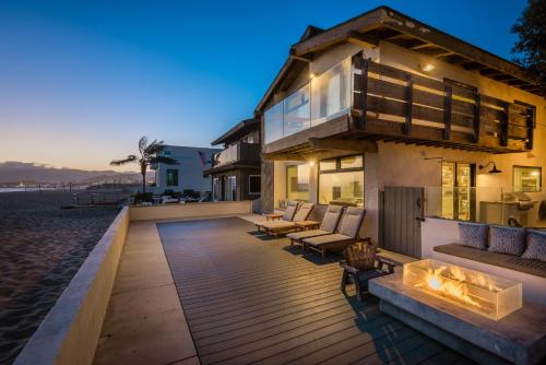 Luxury Modern Designer Beach House on Sand w/ Pool