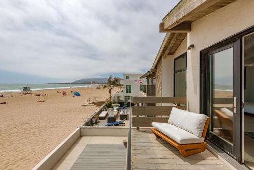 Luxury Modern Designer Beach House on Sand w/ Pool