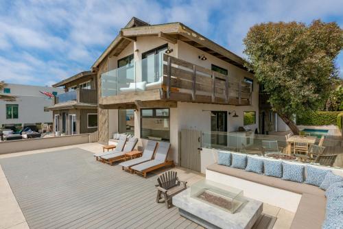 Luxury Modern Designer Beach House on Sand w/ Pool