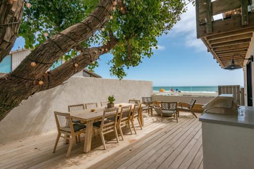 Luxury Modern Designer Beach House on Sand w/ Pool