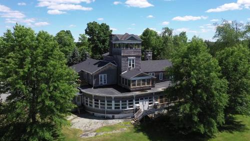 1000 Island Hart House