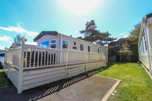 Brilliant 8 Berth Caravan Near Walton-on-the-naze In Essex - 17023nm - Hotel - Walton-on-the-Naze