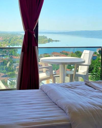 4 bedrooms, 10 beds
