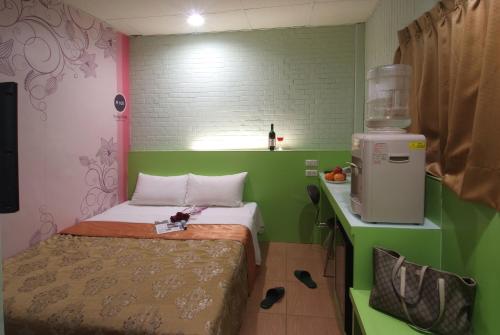 room detail thumbnail 2