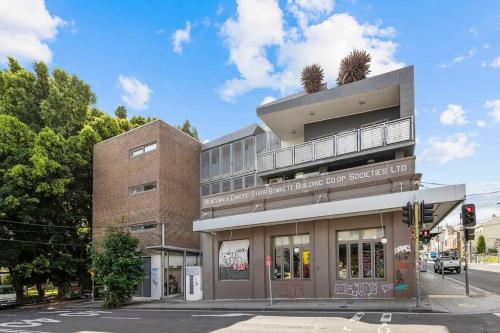 Centre of Newtown 2 Bed Apartment in Newtown