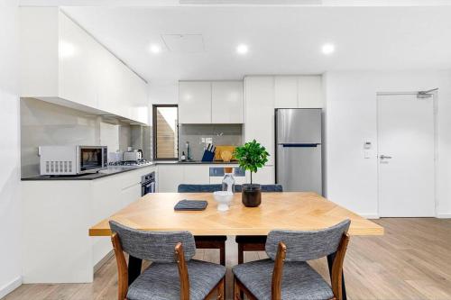 Centre of Newtown 2 Bed Apartment in Newtown