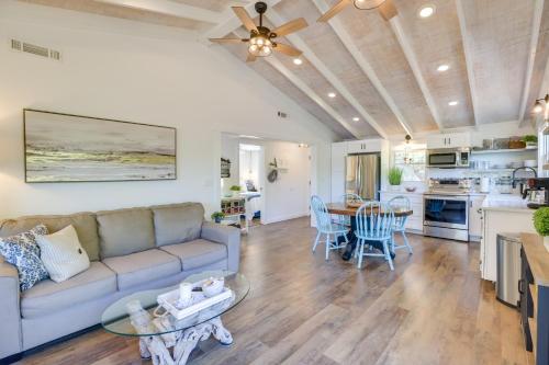 Private Hot Tub Stunning Logan Martin Lake Home in เพลล์ ซิตี้ (AL)